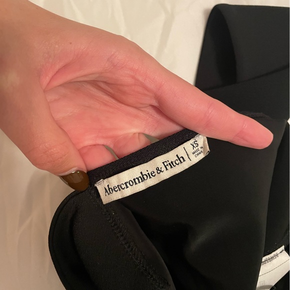 Abercrombie & Fitch black top, size XS - Picture 2 of 3